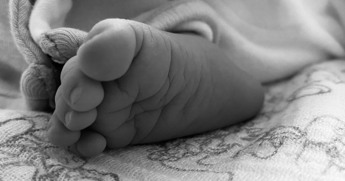 促進剤・無痛分娩を経て土壇場で誕生した我が子の足の写真