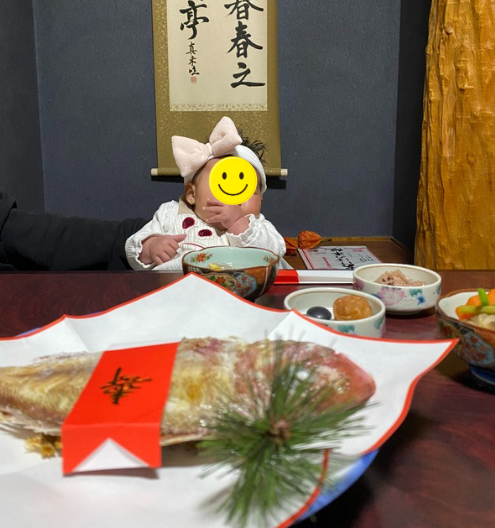 退院時から100日経ってサイズがぴったりになったセレモニードレス姿