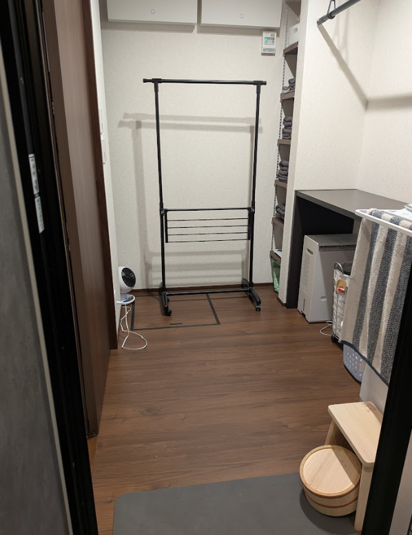 浴室乾燥機なしで快適な脱衣所干しのランドリースペース