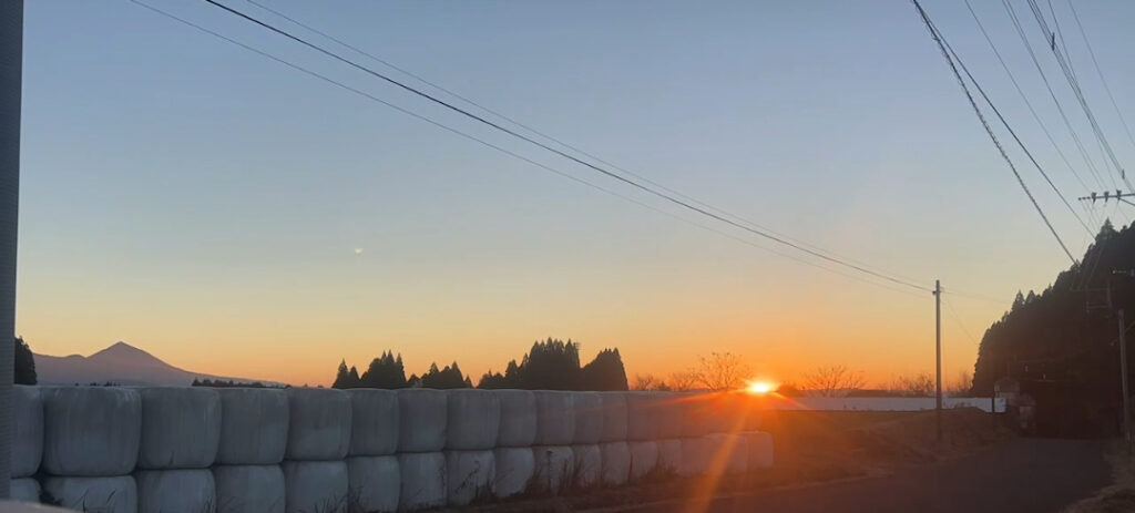 高千穂峰と初日の出の様子