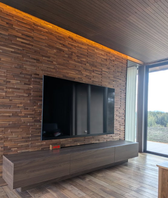 住友林業の三種の神器と言われるウッドタイル、チェスターフィットを採用しているリビングの様子